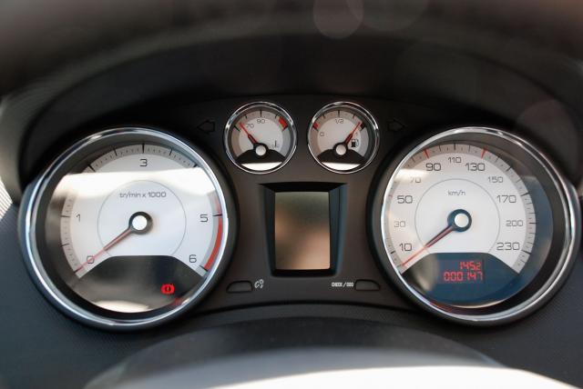 http://www.forum-peugeot.com/Forum/mesimages/5212/Tableau de Bord 2.jpg